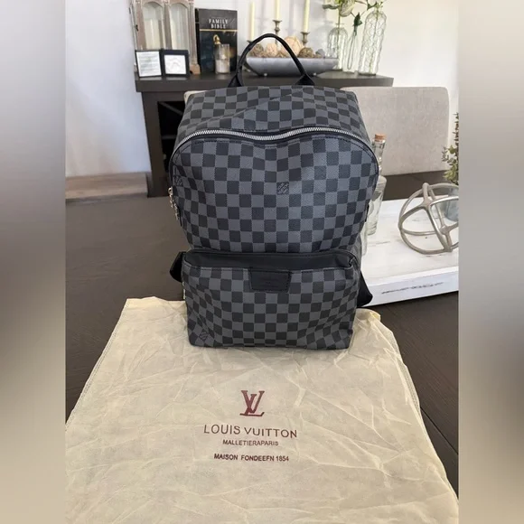 LV backpack - Picture 2 of 10